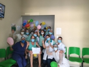 Paciente 61 anos recebe alta ap�s 25 dias internado com covid-19